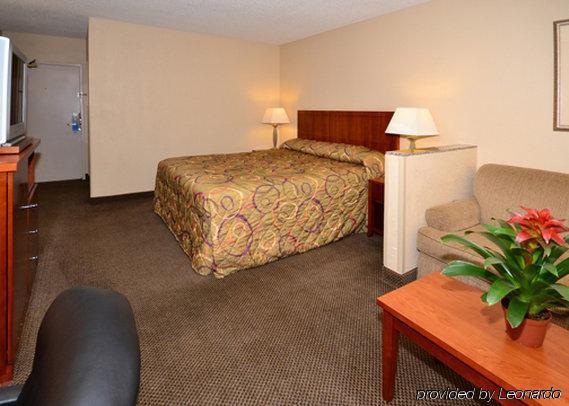 California And 2* Bakersfield